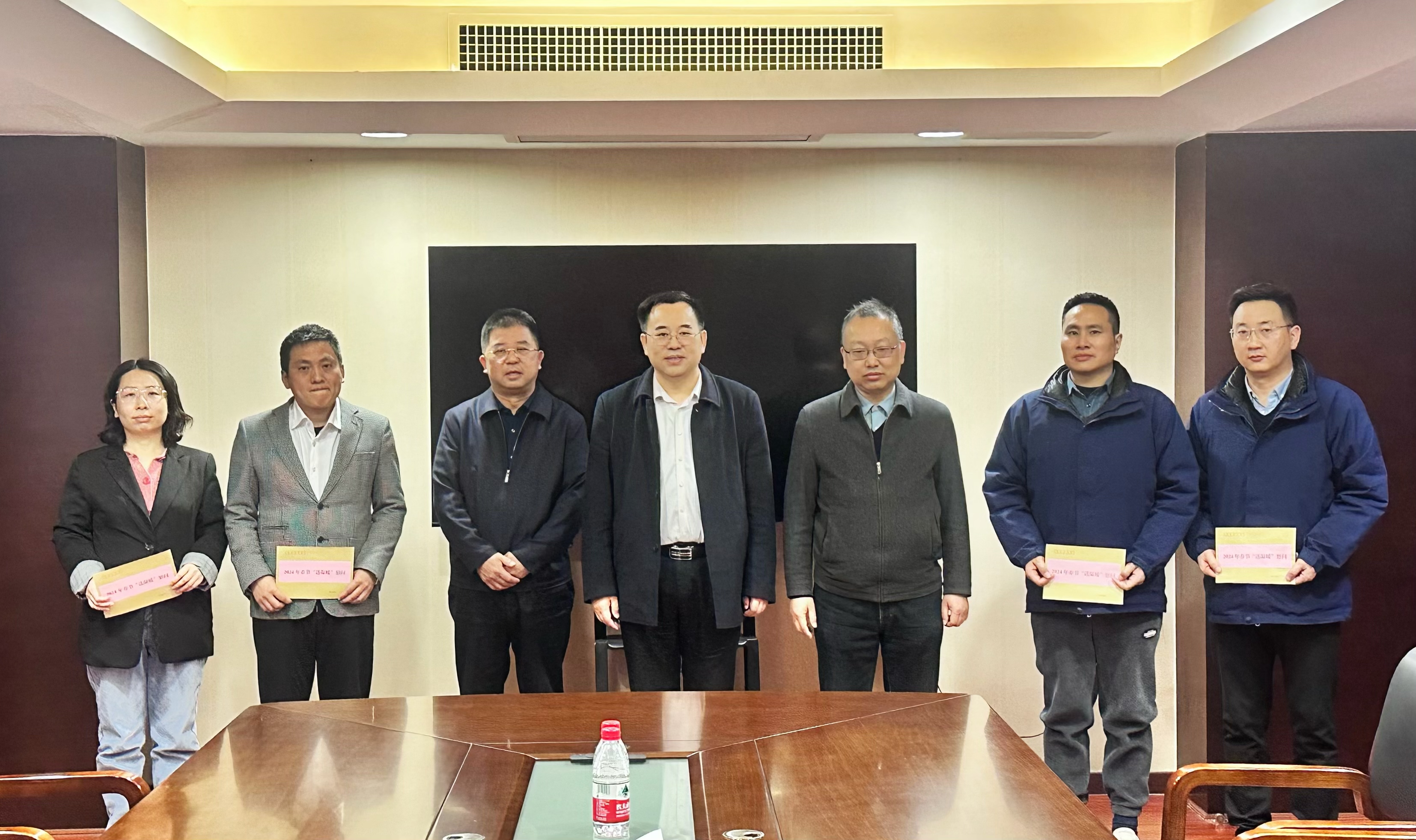 寒冬送温暖，关爱暖人心——华体会官方端网站登录入口-华体会(中国)开展2024年春节“送温暖”走访慰问活动